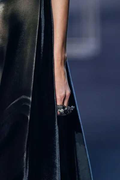 Look 27